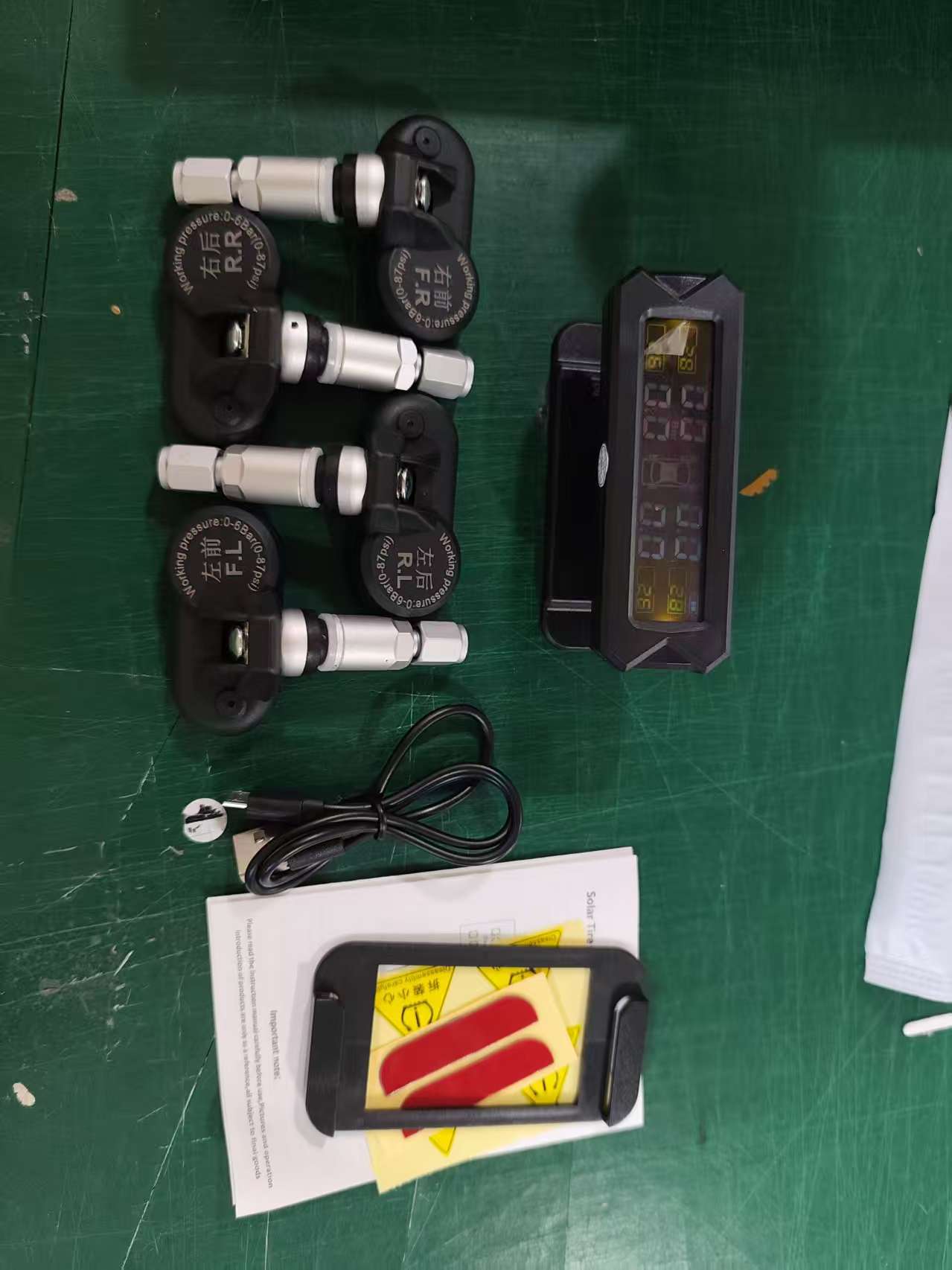 Car Tire Pressure Monitor with Solar Display, Tire Pressure Monitoring, Air Pressure Detection, Angle-Adjustable Air Pressure Detector