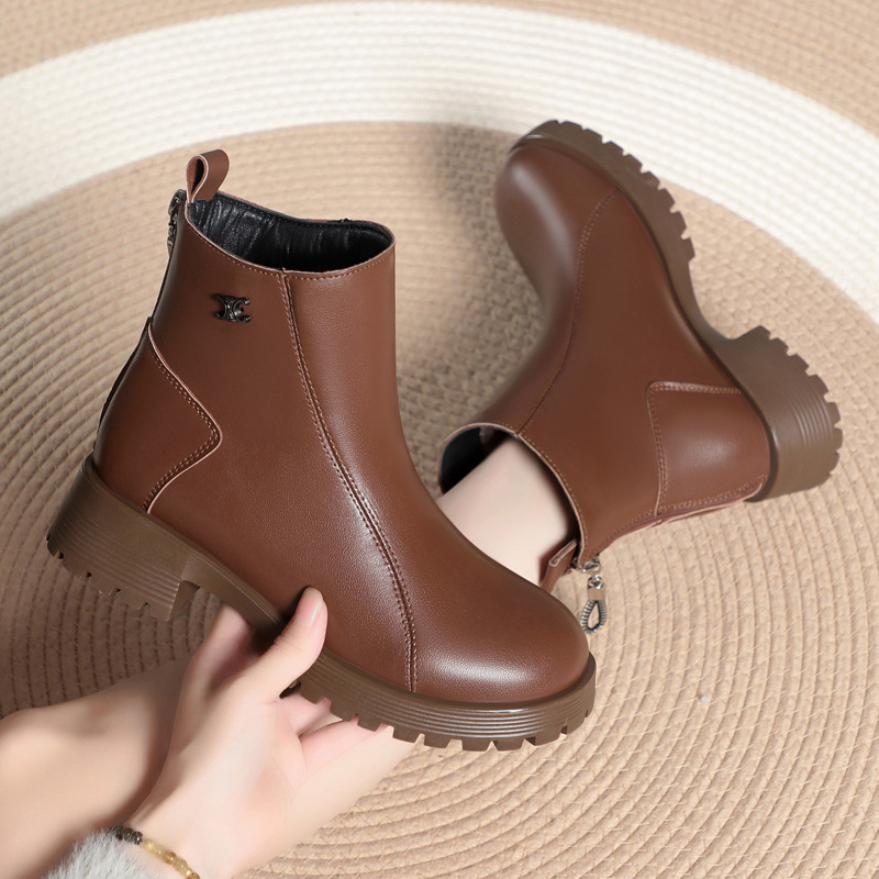 Genuine leather women's short boots for mothers, autumn and winter versatile chunky heel Martin boots, large size single boots for middle-aged women, soft-soled plush cotton shoes Genuine leather women's short boots for mothers, autumn and winter versatile chunky heel Martin boots, large size single boots for middle-aged women, soft-soled plush cotton shoes