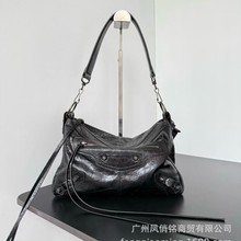 25新款牛皮moto油蜡机车包手提包单肩包通勤包极简风黑色银扣