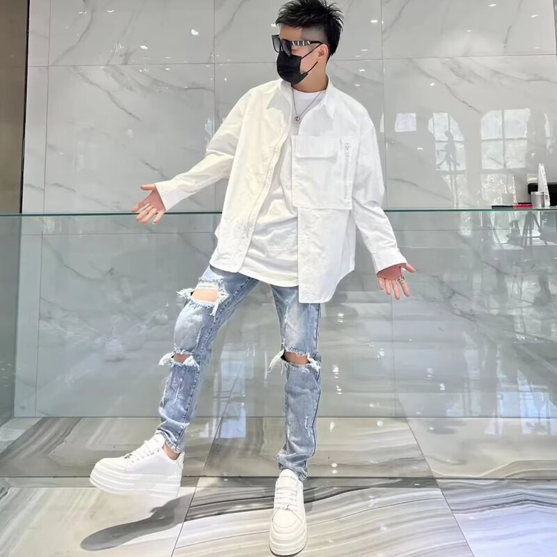 2022 Spring/Summer New Men's Light Blue Ripped Slim Fit Casual Jeans with Washed Design