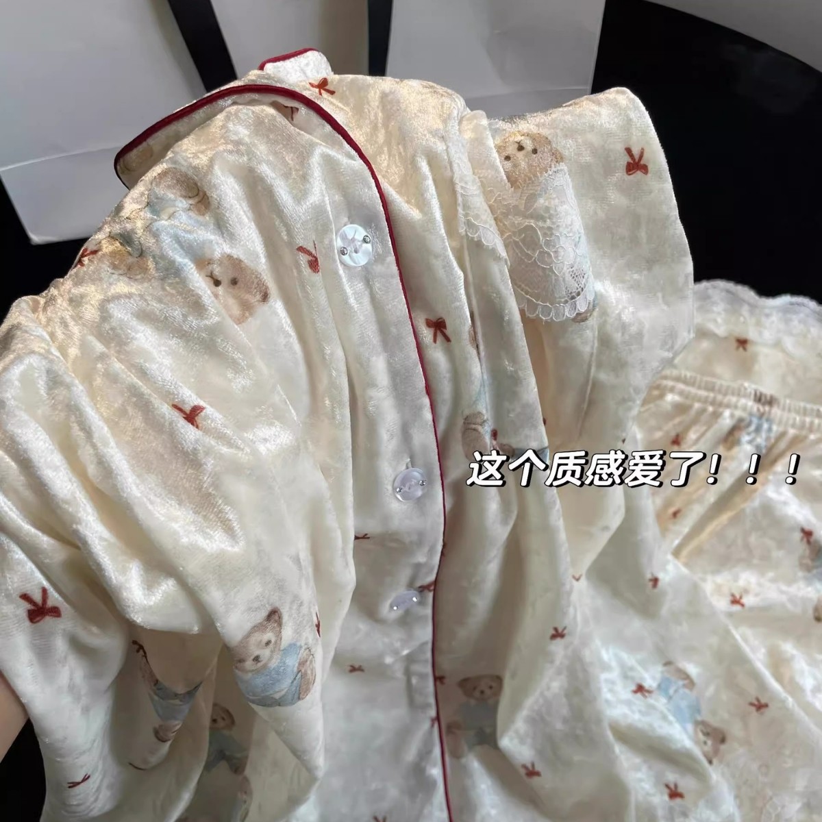 2024年の新型冬の金のベルベットのおやすみの熊のパジャマの女性のかわいい部屋の服の長袖のズボンのカーディガンのスーツ