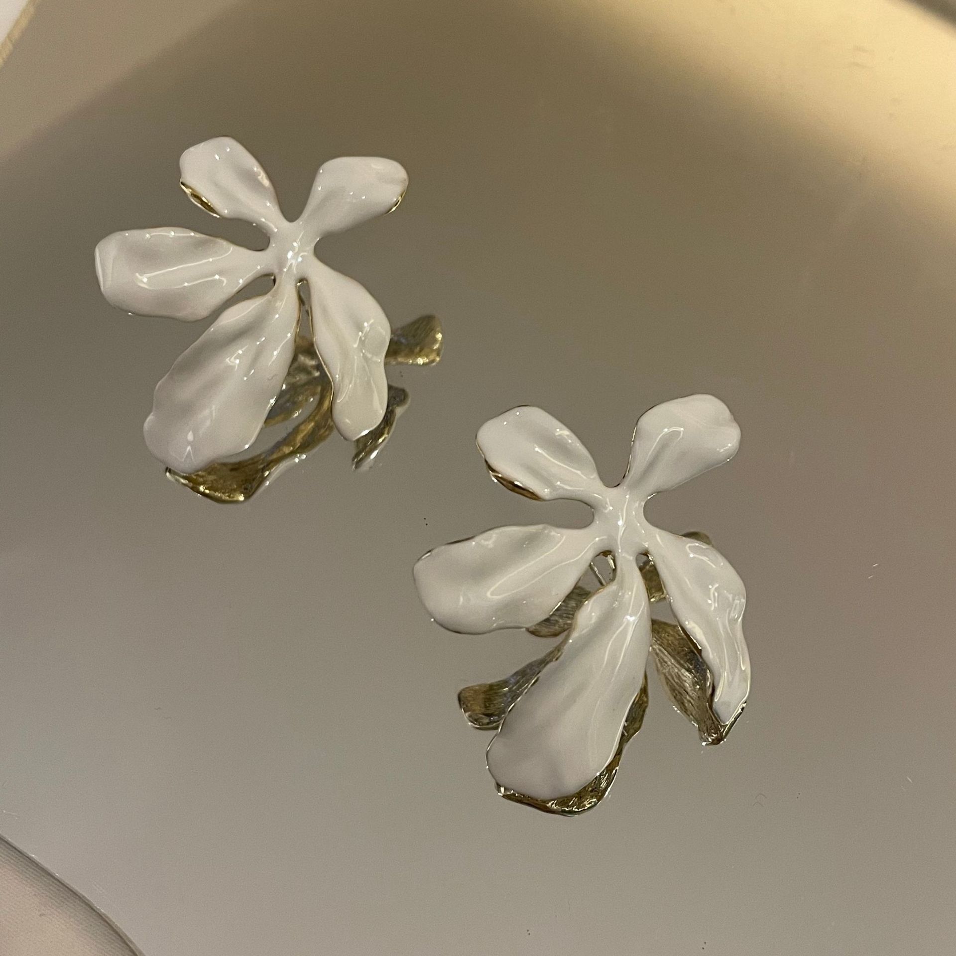 Trendy Clear Flower Dripping Alloy Earrings display picture 9