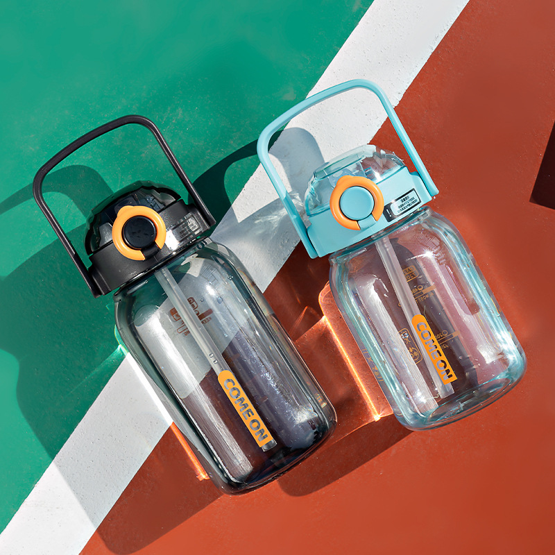 Qitong taza de plástico lindo pequeña tonelada taza de beber directa hervidor de plástico deportes al aire libre taza fuente fabricante 1000ml hervidor de agua