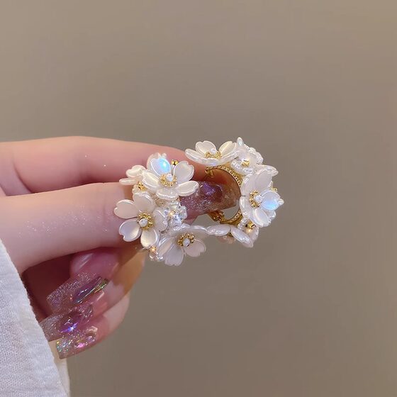 S925 Silver Needle French Flower Earrings Women's New Fashionable Niche Design High-grade Earrings Simple Cold Style Earrings
