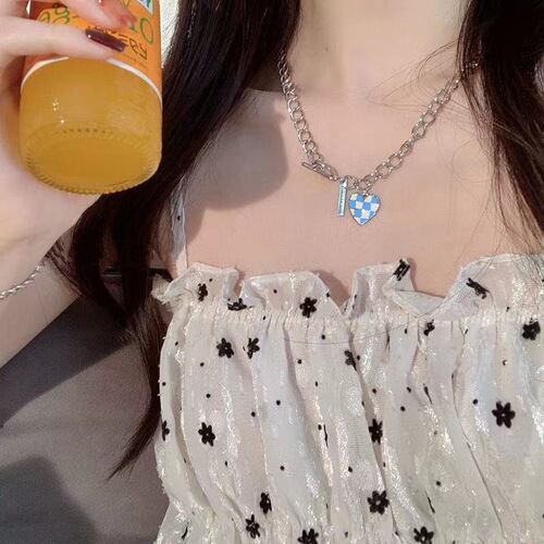 Niche design checkerboard love pendant necklace women's bracelet set trendy cool accessories women's summer clavicle chain