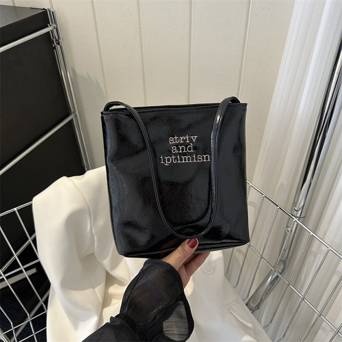 Large-capacity fashion casual bag  soft leather summer new style single shoulder armpit bag bucket bag for women commuting