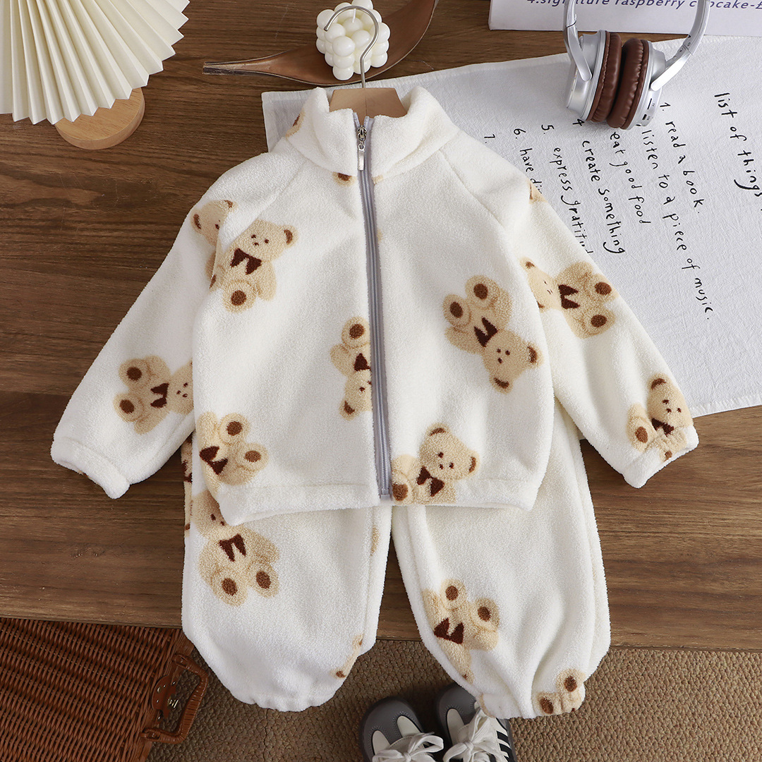 Invierno nuevo terciopelo grueso ropa de hogar para niños, hombres y mujeres, niños y niñas con un conjunto de calor coreano de ropa infantil al por mayor