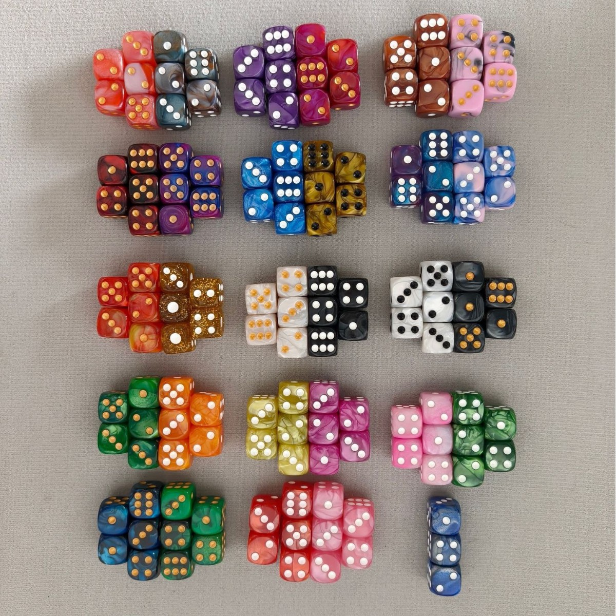 In-Stock 16mm Rounded Corner Marble Pearlescent Pattern Two-Tone Multi-Color Mixed Color Contrasting Dice for Board Games and Tabletop Role-Playing, Cross-Border Hot-Selling Dice