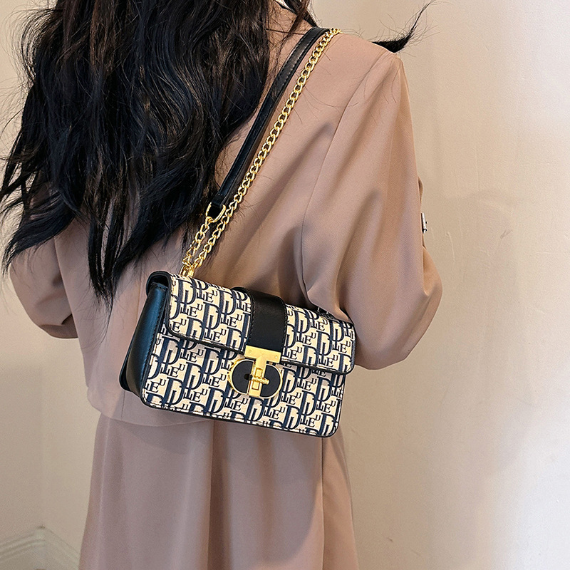 ハイエンドの質感の女性のバッグ 2025 新しいフレンチプリントチェーンクロスボディバッグ多用途ショルダーバッグレトロ小さなスクエアバッグ