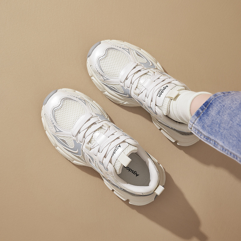 Autumn fashionable retro sneakers platform
