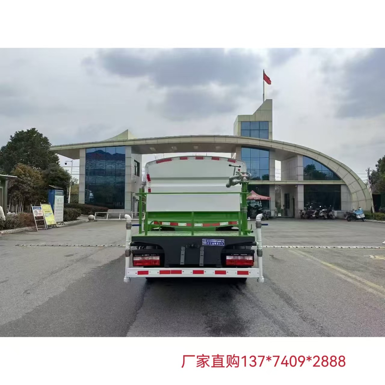 7-Meter Blue License Plate Sprinkler Truck That Does Not Exceed Weight Restrictions, Suitable for City Use, Can Be Driven with a C License. Blue License Plate Sprinkler Trucks Available for Bulk Whole
