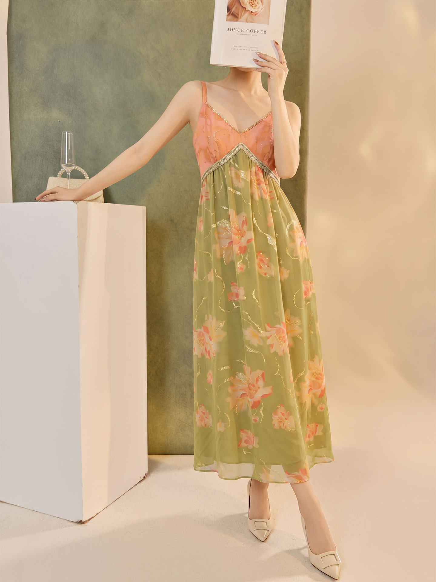 Đầm maxi lụa hoa vàng cổ chữ V kèm thắt lưng — Xanh da trờicolor