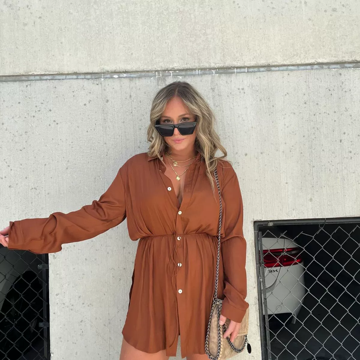 2023 Европейские и американские трансграничные осенние новые женские независимые станции AliExpress модные сплошные рубашки с длинными рукавами