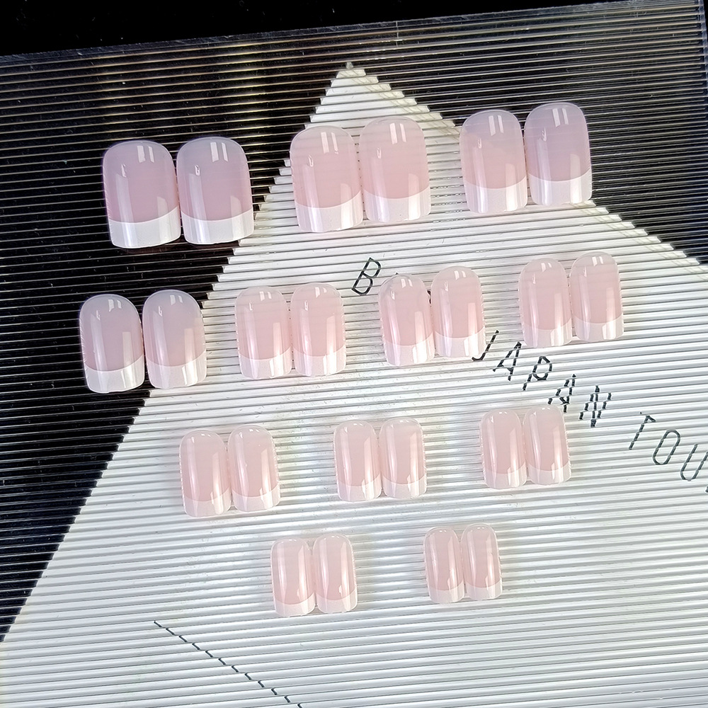 Polvo desnudo transfronterizo de borde blanco de manicura francesa elegante estilo de estilo de vestir uñas blanqueantes simples 24 piezas de parche de uñas