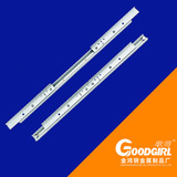 Утолщенная растянутая столовая стола.