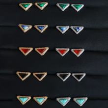 ϦYɫϵȻʯǶpСOӋ߼аؐĸŮ