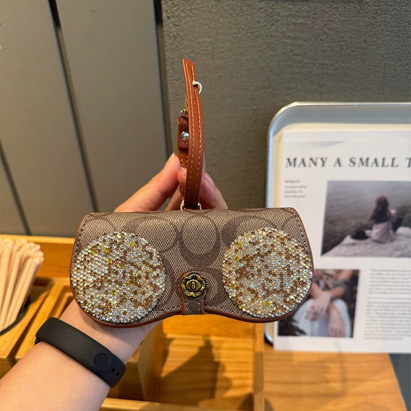 Cute brand glasses, handheld fashionable sunglasses solar-powered, protective case for men and women, bag decoration