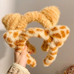 かわいいみかんの猫の耳のカチューシャ