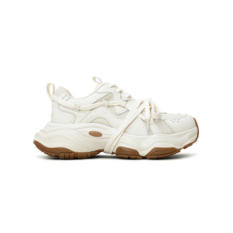 Golpeando suave golpeando ligero ~ tío casa ligera zapatos deportivos de carrera para mujeres 2024 primavera nuevo tipo de zapatos de suela gruesa mostrando pies pequeños padres