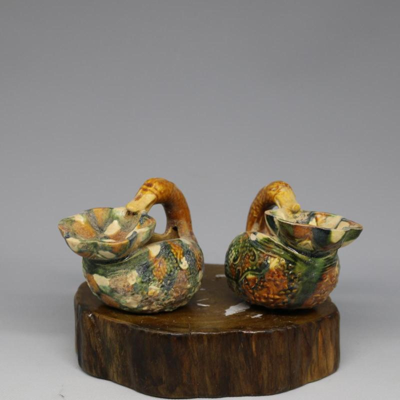 Pair of Tang Dynasty Three-Color Carved Flower-Mouth Duck Oil Lamps, Chinese-Style Ornaments, Antique Antique Porcelain Collectibles
