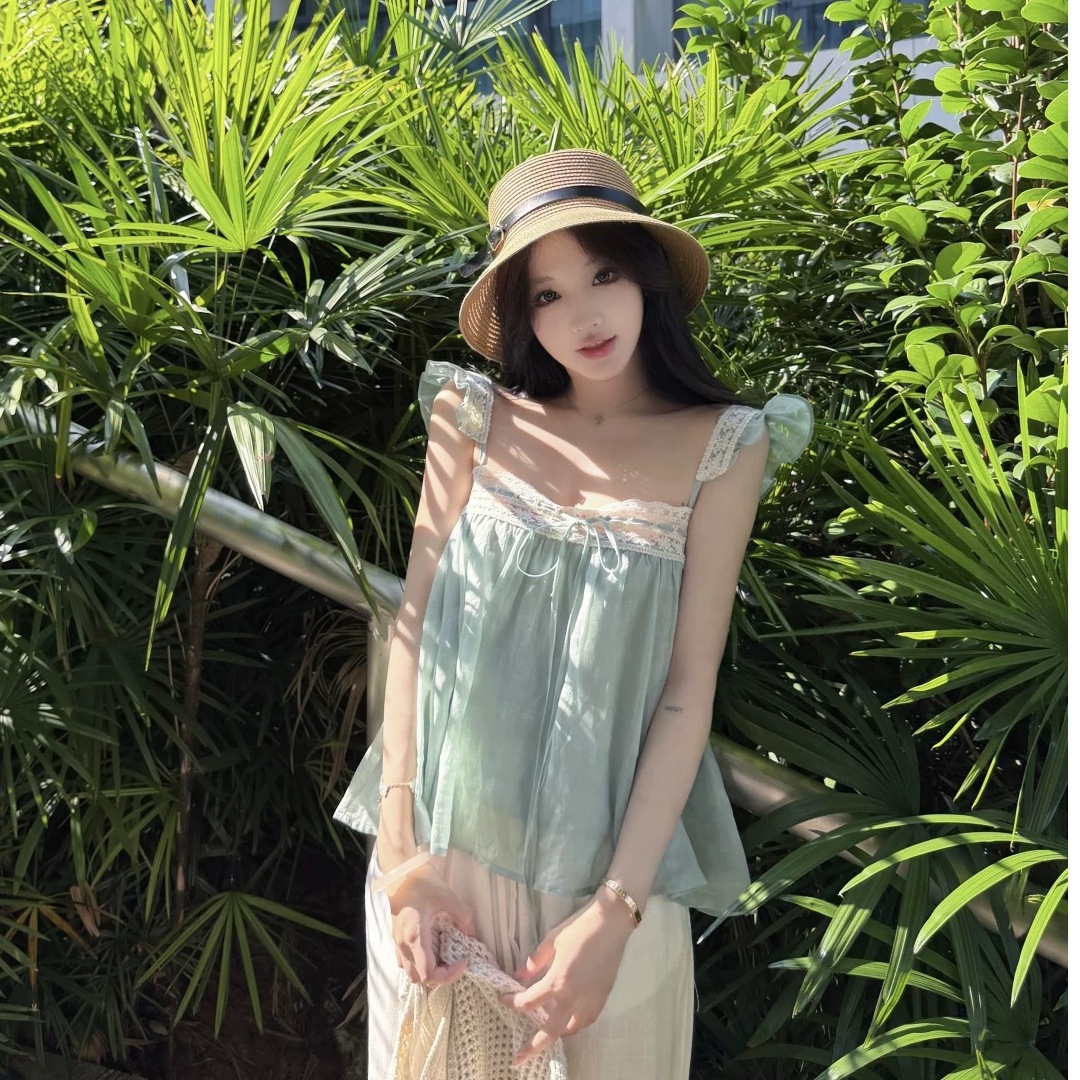 ZM Blue-Green Short-Sleeve Lace Camisole Top for Women, Summer French Style, Loose Fit, Slimming Design, Wearable Outerwear