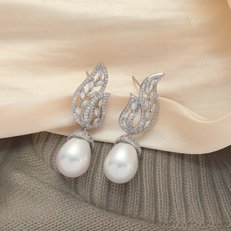 Elegante øreringe med dråbedesign i sølv til kvinder_voghion.com