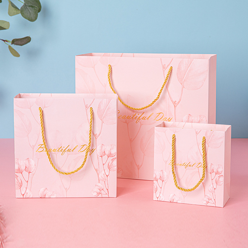 Ready-Made Pink Handbags, High-End Souvenirs, Gift Bags, Clothing Accessories, Gifts, Pass-Through Paper Bags Ready-Made Pink Handbags, High-End Souvenirs, Gift Bags, Clothing Accessories, Gifts, Pass-Through Paper Bags
