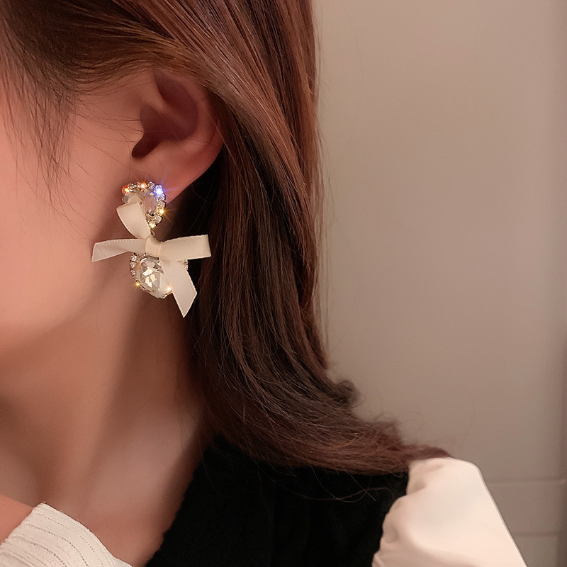 Retro Inlaid Rhinestone Bow Heart Earrings Wholesale display picture 4