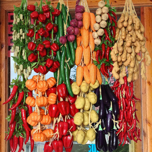 Vegetable and Fruit Pendants, Farmhouse Restaurant Wall Decorations, Small Peppers, Corn, Garlic, Food, and Leftovers