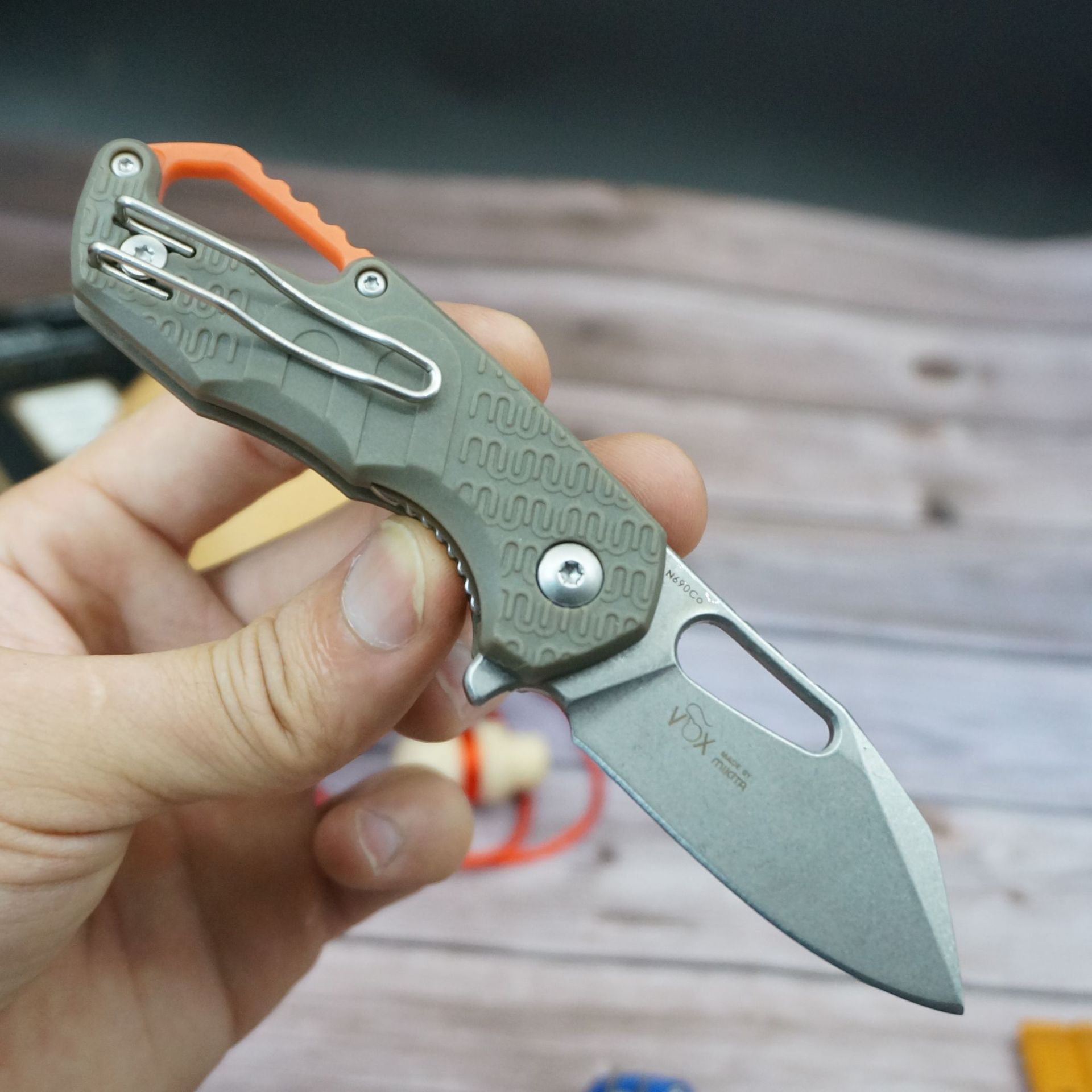 [MKM pequeño pliegue] Cuchillo plegable portátil multifuncional para exteriores Mango de fibra PP duradero Acero N0690 de alta calidad