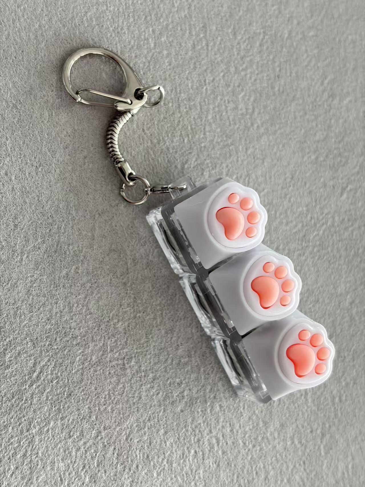 Three-button transparent shell-white cat claw-snake bone chain