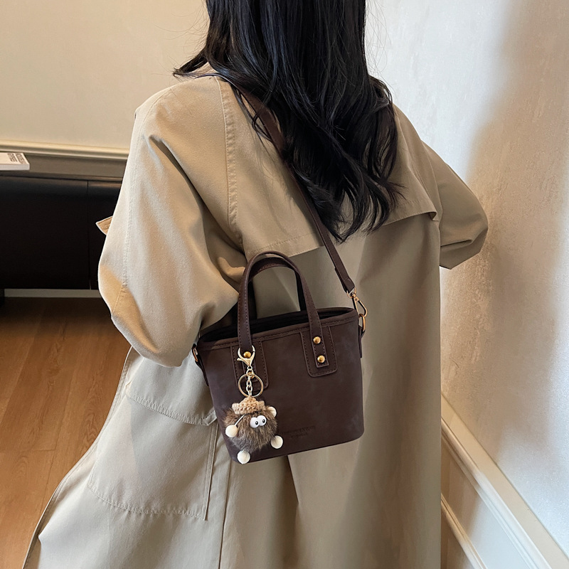 质感拼接手提包百搭水桶包包女2025秋冬新款时尚单肩包通勤斜挎包|undefined