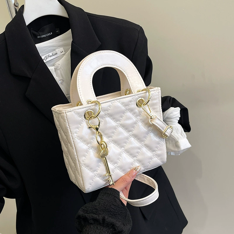 Сумка женская текстура ромбическая сетка вышитая сумочка корейская версия 2025 года весна и лето нишевые сумки с высоким лицом