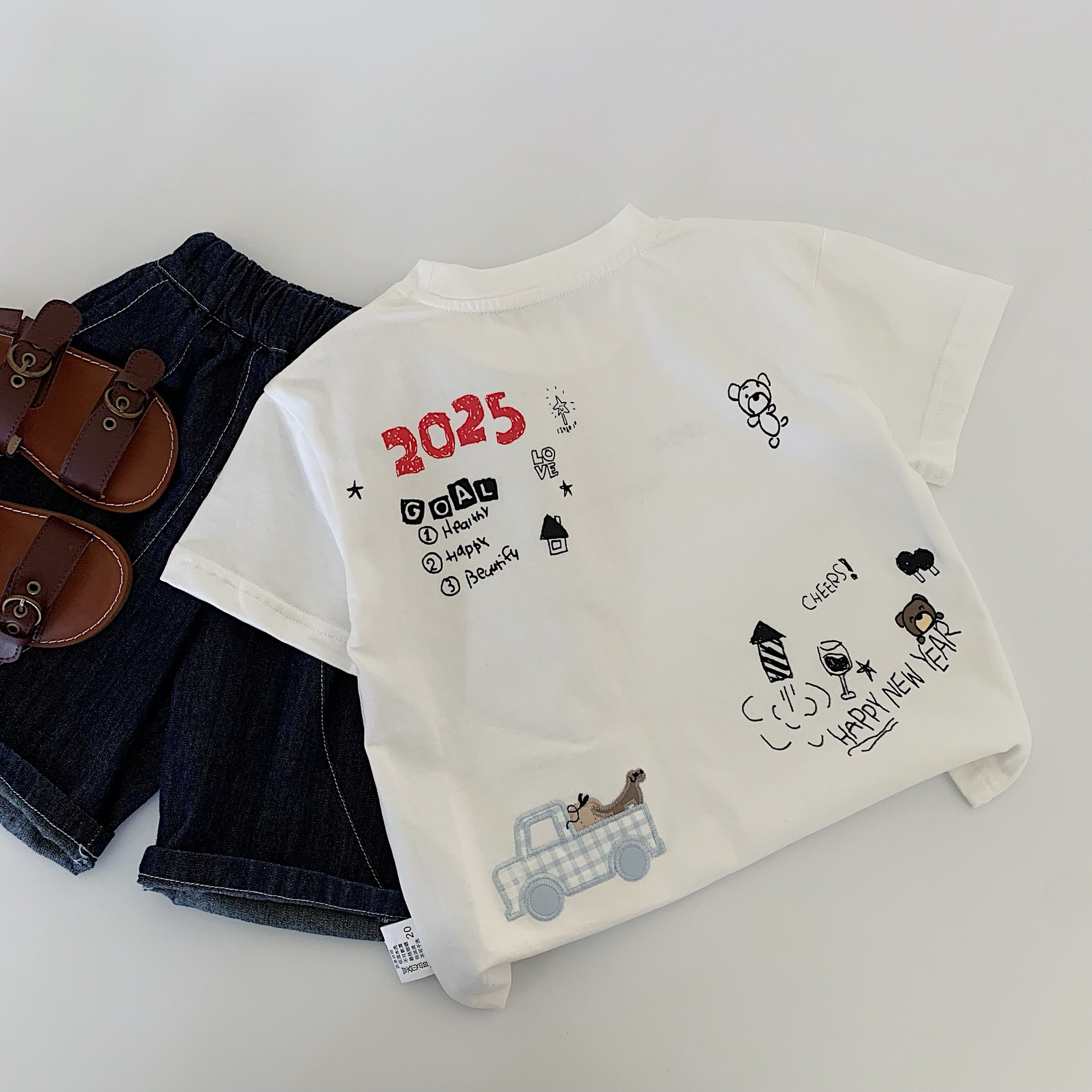 Camiseta de manga corta de verano para niños Maibao 2025 nueva versión coreana de las letras de los niños de algodón puro a verano Huzhou Zhili marea