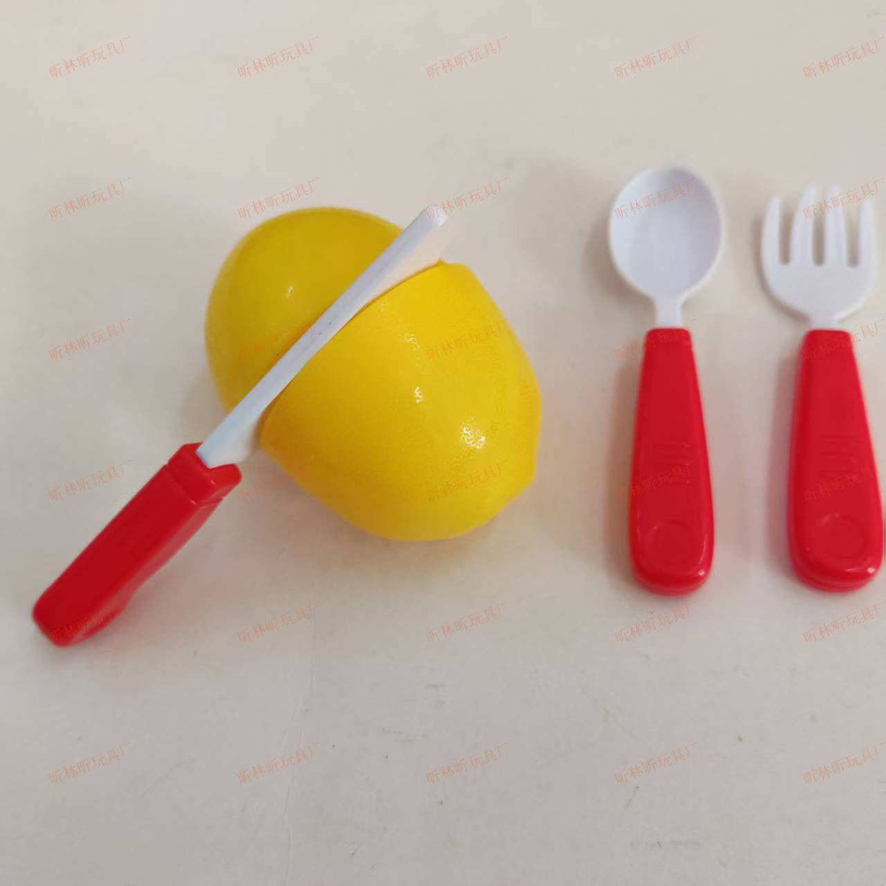 Miniature realistic cutlery set, including knives, forks, and spoons, miniature food toys, kitchen accessories, and a play kitchen set for cutting fruits and vegetables