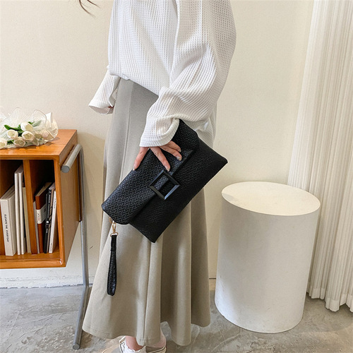Popular Women's Handbags  Spring New Ladies Envelope Bags Simple Retro Handheld Bags Casual Tote Bags for Women