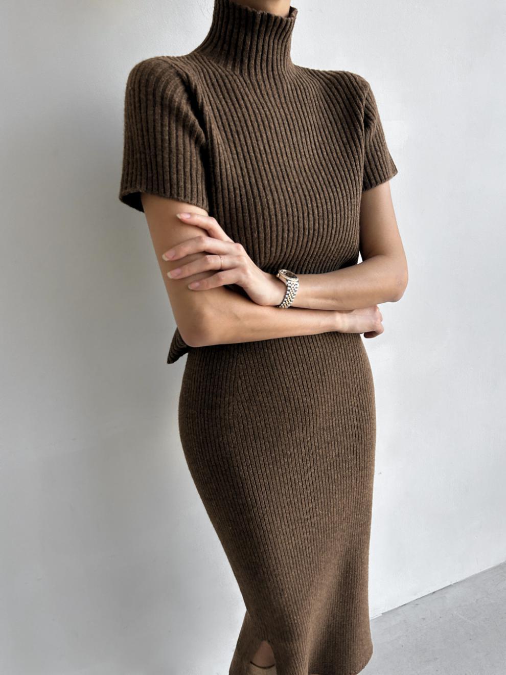 Abbigliamento donna chic primavera retrò temperamento collo alto versatile maglione a maniche corte + gonna con spacco sui fianchi tailleur gonna_voghion.com