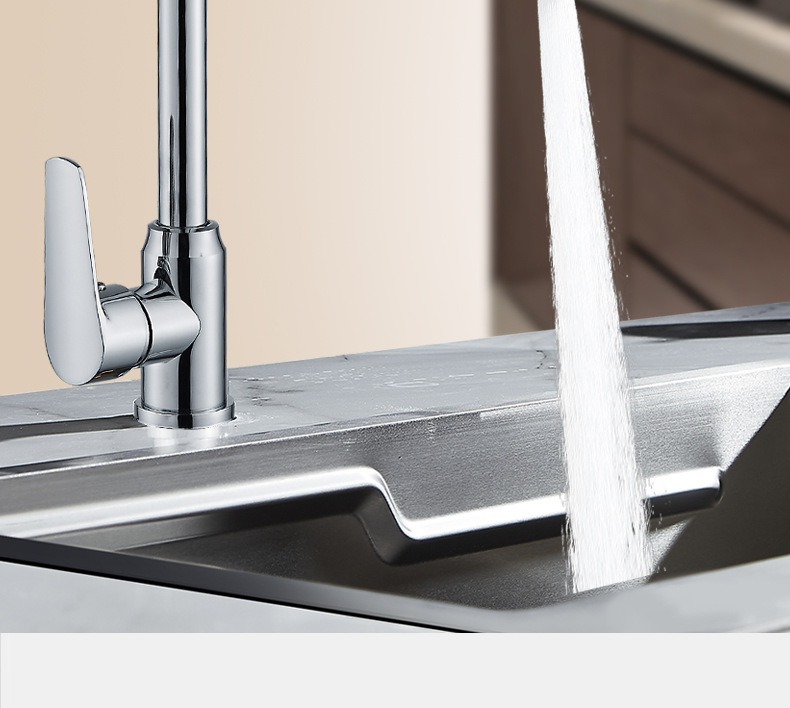 Kitchen universal faucet extender, anti-splash water wonder, backwash water outlet foaming device set, universal joint Application Scenario