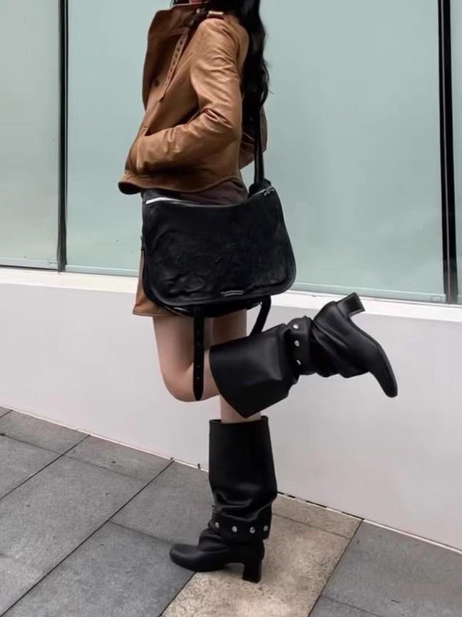 Doppelseitig abnehmbare Overknee-Stiefel aus Leder, brandneues Design mit verdickter Fersenniete, schmal geschnittene High-Top-Stiefel mit lockerer Passform. Neu Herbst/Winter 2025_voghion.com