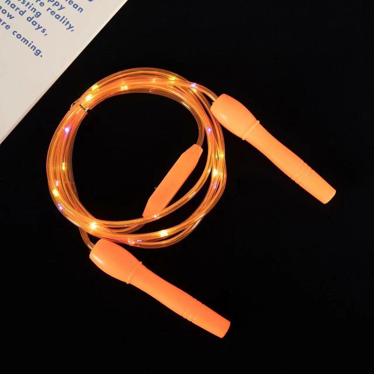 빛나는 로프 건너 뛰기 노란색