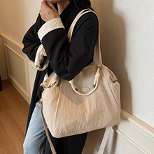 休闲大容量通勤托特包女2026新款轻便短途斜跨包通勤简约手提袋女
