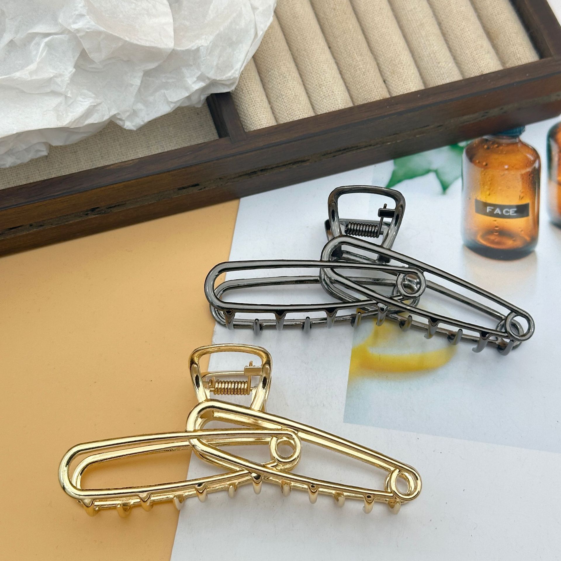 33g Weight Hair Claws Hair Accessories Type 1 Piece Quantity Holiday, Daily Occasion Zinc alloy Material Solid Color Pattern All Seasons Season Women's Gender Plating Design Vacation, Classic Style Style Vacation Classic Style Women's Solid Color Zinc Alloy Plating Hair Claws 6