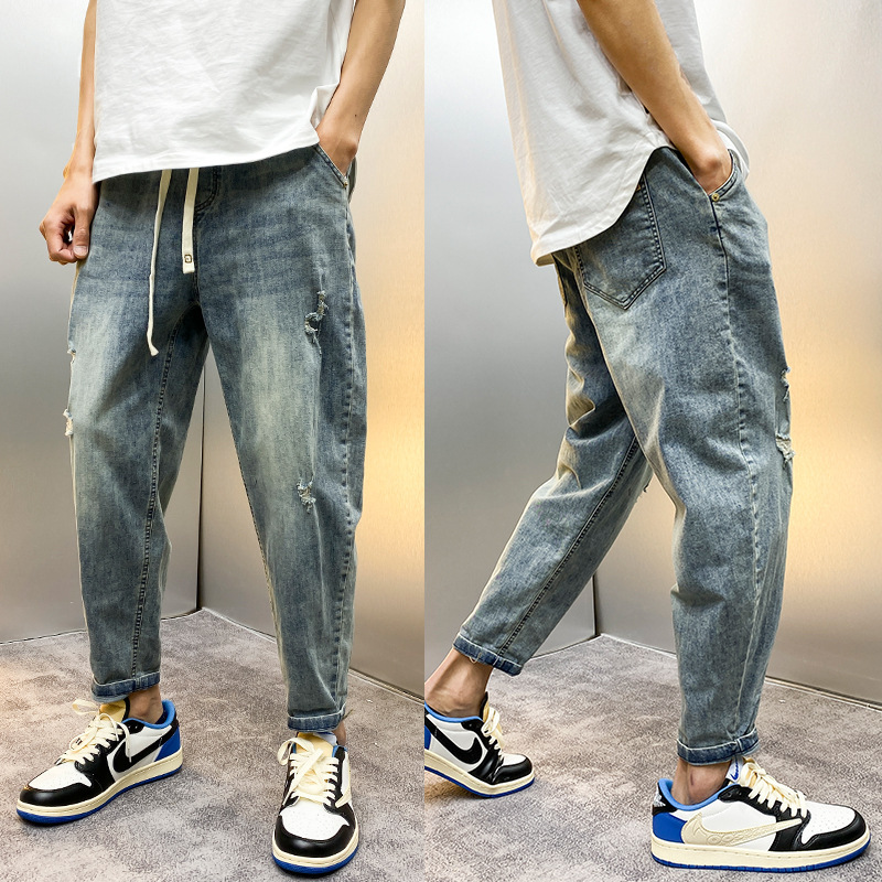 Retro-style men's carrot pants, loose-fitting harem pants, cool and stylish summer new cropped ripped jeans for men.