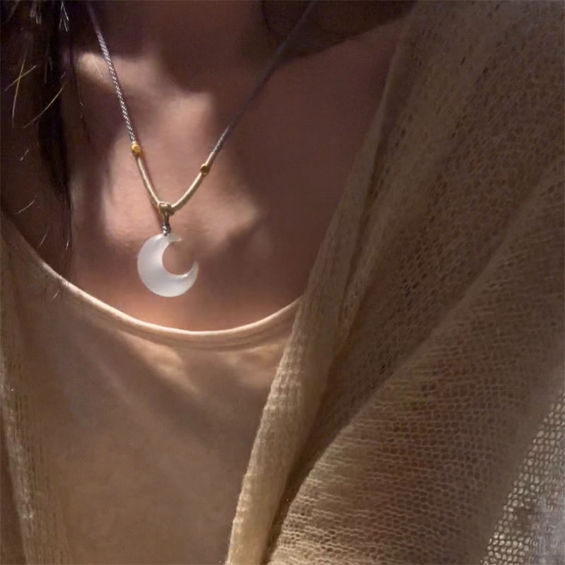 1 Piece Quantity Daily, Street Occasion Chinoiserie Geometric Moon Cat's Eye Stone Pendant Necklaces Wholesale