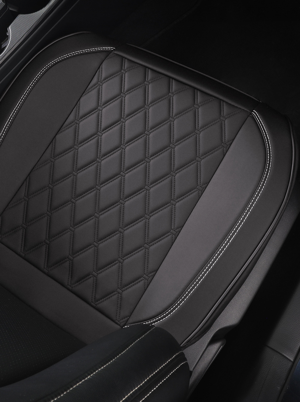 Car Cushion Four Seasons Universal Five-seat Cushion Front Main Driving Cushion Leather Seat Cover Half-bag Breathable Seat Cushion