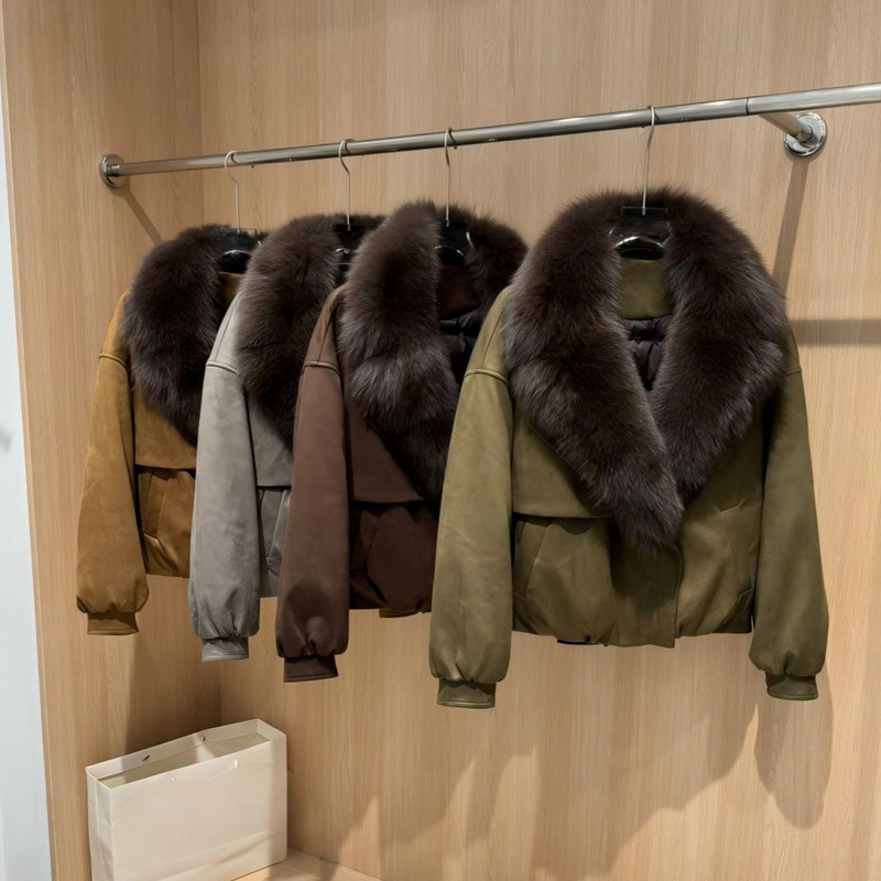New autumn and winter style women's short parka down jacket with natural real fox fur collar and 90% duck down filling, warm and cozy