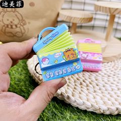 創意的なミニアコーディオンのキーホルダーが光ります。