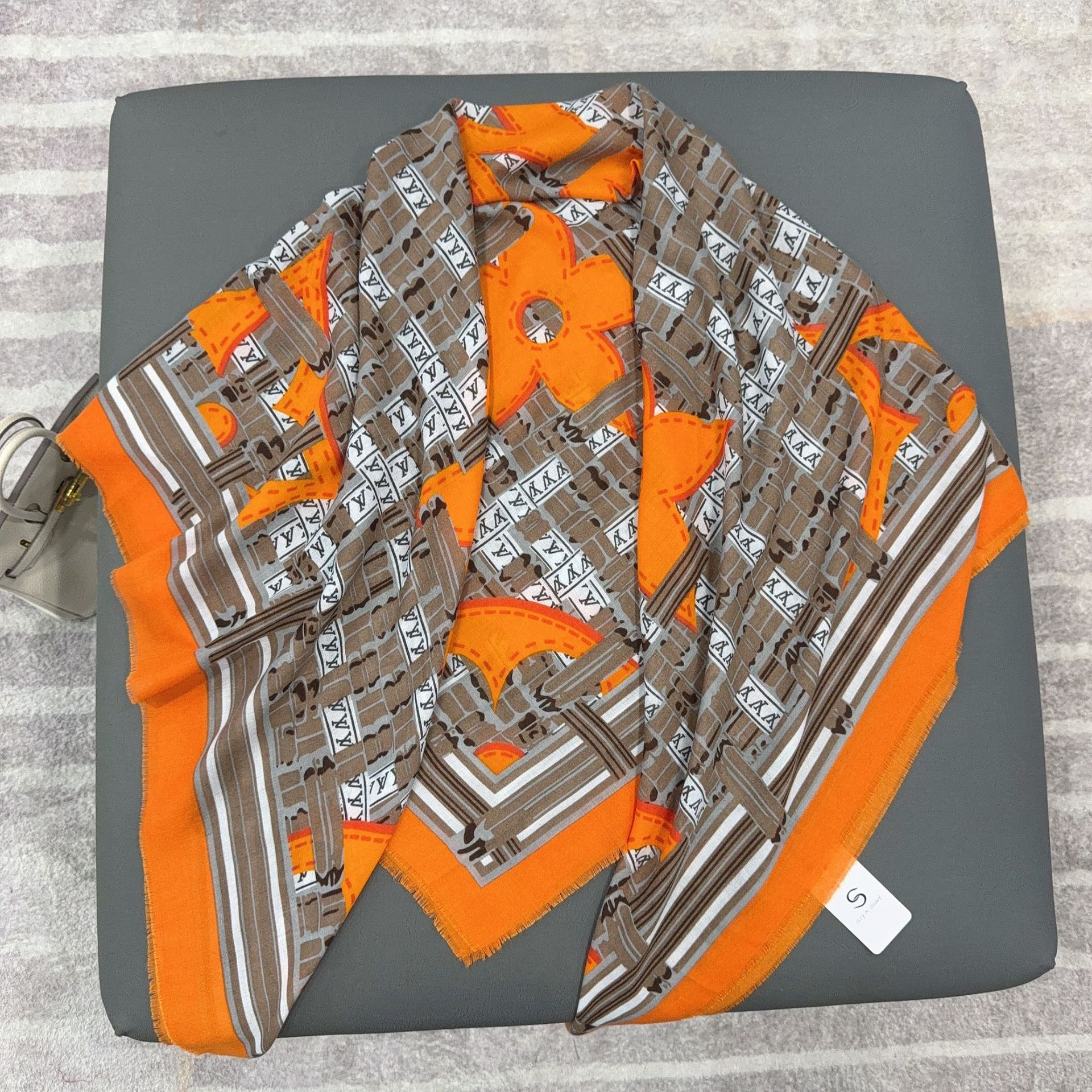 Nueva moda caliente bufanda impresa suave algodón Lino sensación señora chal elegante temperamento decorativo cuadrado bufanda en stock