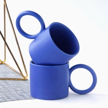 網紅馬克杯高顏值克萊因藍杯子陶瓷創意大耳朵把手柄伴手禮咖啡杯