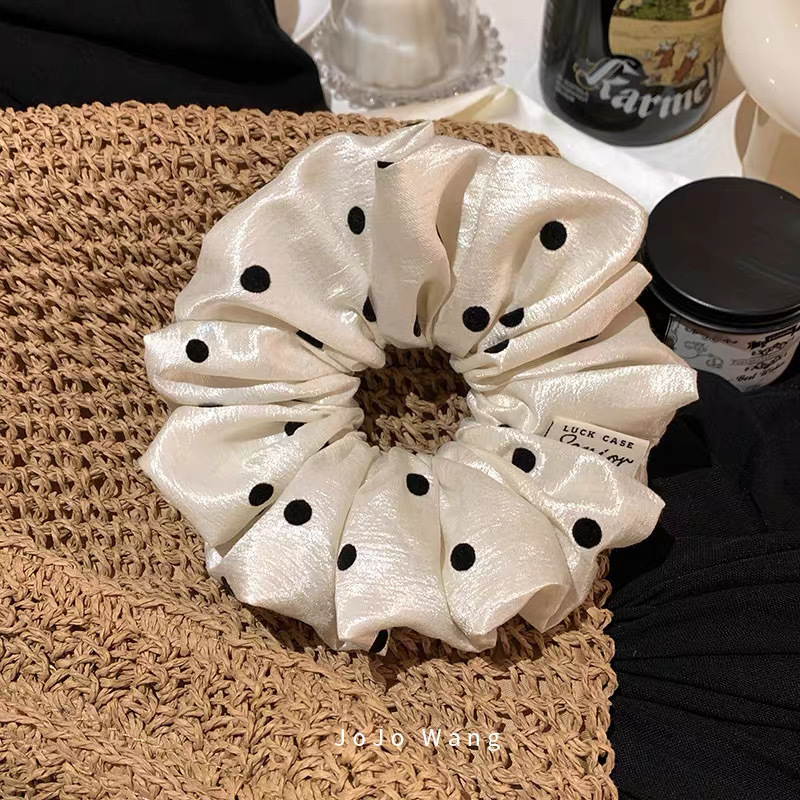 The texture is amazing! The pearlescent dots give it a classy look. This scrunchie is a stylish Korean fashion hair accessory for women